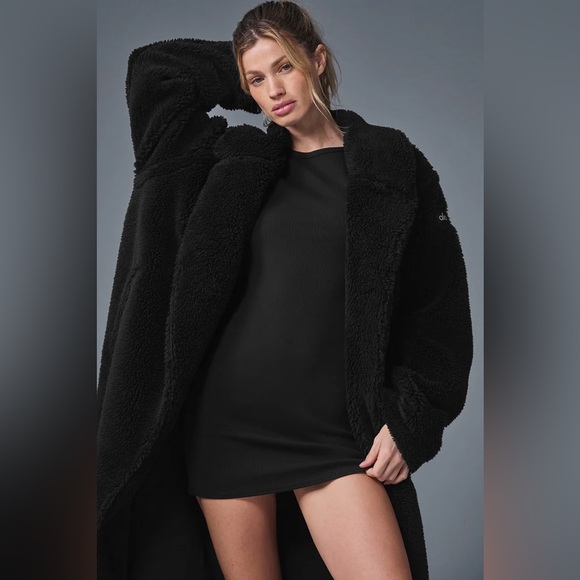 ALO Yoga Black Teddy Jacket XS sold out online - Picture 2 of 6